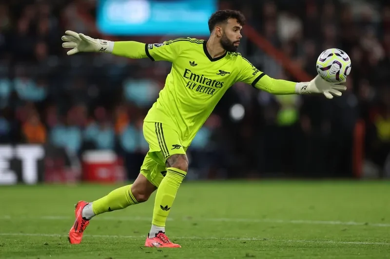 David Raya tiếp nối truyền thống chơi chân của thủ môn Tây Ban Nha